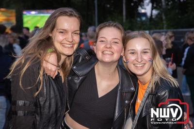 Thomas Berge kon de sfeer er wel in krijgen bij Kokki's Viert de Zomer, nadat Nederland door was naar de halve finale EK voetbal. - © NWVFoto.nl