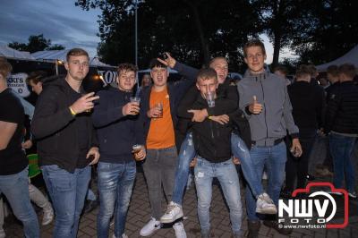 Thomas Berge kon de sfeer er wel in krijgen bij Kokki's Viert de Zomer, nadat Nederland door was naar de halve finale EK voetbal. - © NWVFoto.nl