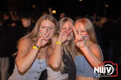 Thomas Berge kon de sfeer er wel in krijgen bij Kokki's Viert de Zomer, nadat Nederland door was naar de halve finale EK voetbal. - © NWVFoto.nl