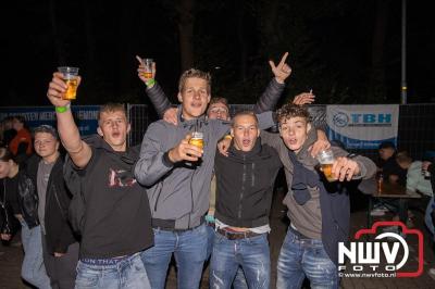 Thomas Berge kon de sfeer er wel in krijgen bij Kokki's Viert de Zomer, nadat Nederland door was naar de halve finale EK voetbal. - © NWVFoto.nl