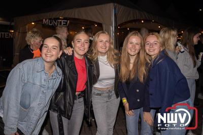 Thomas Berge kon de sfeer er wel in krijgen bij Kokki's Viert de Zomer, nadat Nederland door was naar de halve finale EK voetbal. - © NWVFoto.nl