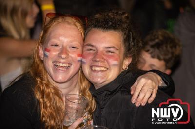 Thomas Berge kon de sfeer er wel in krijgen bij Kokki's Viert de Zomer, nadat Nederland door was naar de halve finale EK voetbal. - © NWVFoto.nl