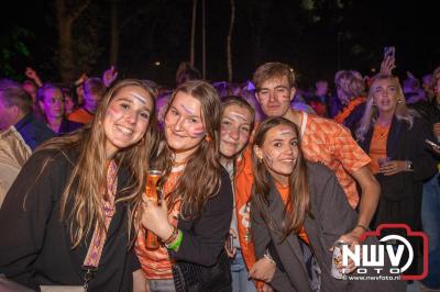 Thomas Berge kon de sfeer er wel in krijgen bij Kokki's Viert de Zomer, nadat Nederland door was naar de halve finale EK voetbal. - © NWVFoto.nl