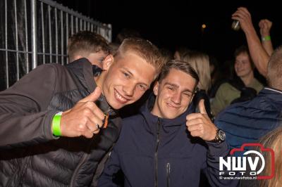 Thomas Berge kon de sfeer er wel in krijgen bij Kokki's Viert de Zomer, nadat Nederland door was naar de halve finale EK voetbal. - © NWVFoto.nl