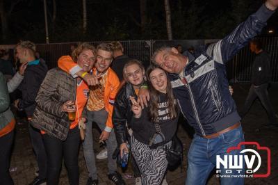 Thomas Berge kon de sfeer er wel in krijgen bij Kokki's Viert de Zomer, nadat Nederland door was naar de halve finale EK voetbal. - © NWVFoto.nl