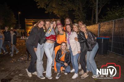 Thomas Berge kon de sfeer er wel in krijgen bij Kokki's Viert de Zomer, nadat Nederland door was naar de halve finale EK voetbal. - © NWVFoto.nl