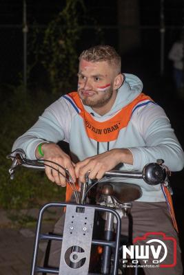 Thomas Berge kon de sfeer er wel in krijgen bij Kokki's Viert de Zomer, nadat Nederland door was naar de halve finale EK voetbal. - © NWVFoto.nl