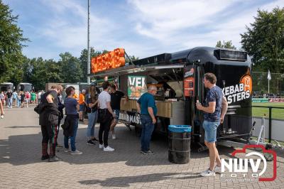 Regio loopt uit om Ajax te zien spelen tegen Stvv op Sportpark Bovenmolen in Oldebroek. - © NWVFoto.nl