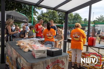 Regio loopt uit om Ajax te zien spelen tegen Stvv op Sportpark Bovenmolen in Oldebroek. - © NWVFoto.nl