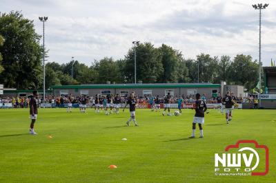 Regio loopt uit om Ajax te zien spelen tegen Stvv op Sportpark Bovenmolen in Oldebroek. - © NWVFoto.nl