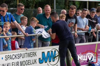 Regio loopt uit om Ajax te zien spelen tegen Stvv op Sportpark Bovenmolen in Oldebroek. - © NWVFoto.nl