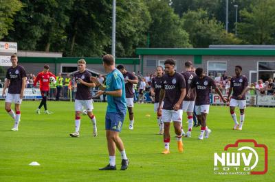 Regio loopt uit om Ajax te zien spelen tegen Stvv op Sportpark Bovenmolen in Oldebroek. - © NWVFoto.nl