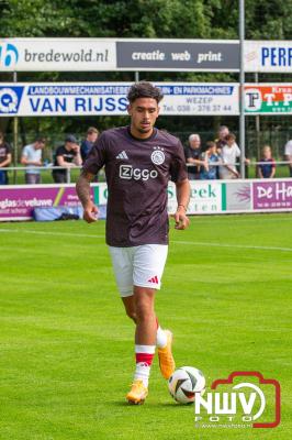 Regio loopt uit om Ajax te zien spelen tegen Stvv op Sportpark Bovenmolen in Oldebroek. - © NWVFoto.nl