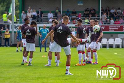 Regio loopt uit om Ajax te zien spelen tegen Stvv op Sportpark Bovenmolen in Oldebroek. - © NWVFoto.nl