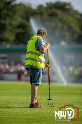 Regio loopt uit om Ajax te zien spelen tegen Stvv op Sportpark Bovenmolen in Oldebroek. - © NWVFoto.nl