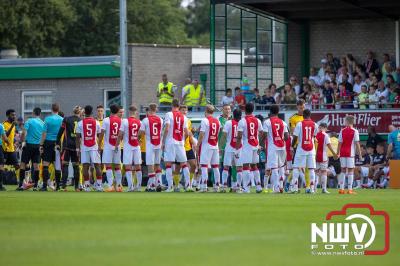 Regio loopt uit om Ajax te zien spelen tegen Stvv op Sportpark Bovenmolen in Oldebroek. - © NWVFoto.nl