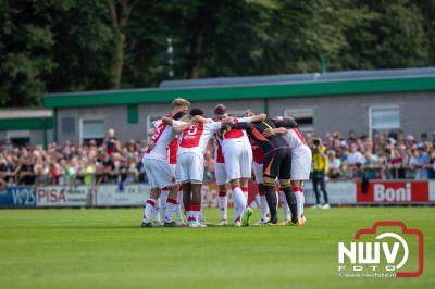 Regio loopt uit om Ajax te zien spelen tegen Stvv op Sportpark Bovenmolen in Oldebroek. - © NWVFoto.nl