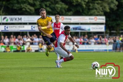 Regio loopt uit om Ajax te zien spelen tegen Stvv op Sportpark Bovenmolen in Oldebroek. - © NWVFoto.nl