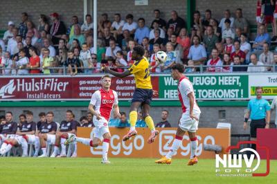 Regio loopt uit om Ajax te zien spelen tegen Stvv op Sportpark Bovenmolen in Oldebroek. - © NWVFoto.nl