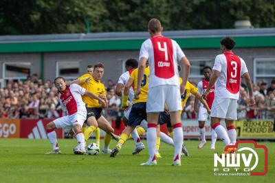 Regio loopt uit om Ajax te zien spelen tegen Stvv op Sportpark Bovenmolen in Oldebroek. - © NWVFoto.nl