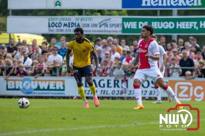 Regio loopt uit om Ajax te zien spelen tegen Stvv op Sportpark Bovenmolen in Oldebroek. - © NWVFoto.nl