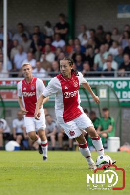 Regio loopt uit om Ajax te zien spelen tegen Stvv op Sportpark Bovenmolen in Oldebroek. - © NWVFoto.nl