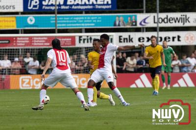 Regio loopt uit om Ajax te zien spelen tegen Stvv op Sportpark Bovenmolen in Oldebroek. - © NWVFoto.nl