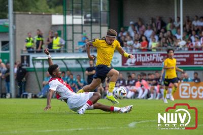 Regio loopt uit om Ajax te zien spelen tegen Stvv op Sportpark Bovenmolen in Oldebroek. - © NWVFoto.nl