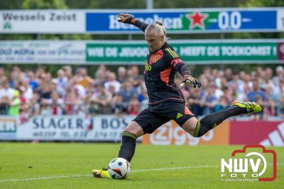 Regio loopt uit om Ajax te zien spelen tegen Stvv op Sportpark Bovenmolen in Oldebroek. - © NWVFoto.nl