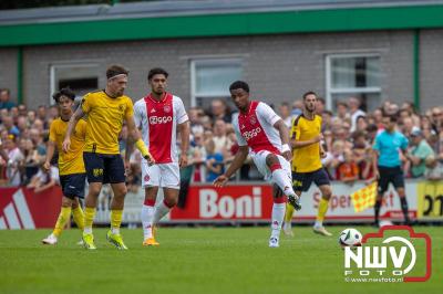 Regio loopt uit om Ajax te zien spelen tegen Stvv op Sportpark Bovenmolen in Oldebroek. - © NWVFoto.nl