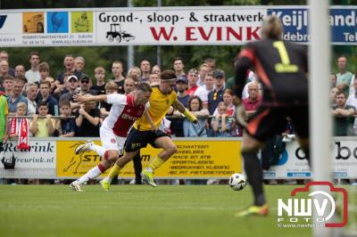 Regio loopt uit om Ajax te zien spelen tegen Stvv op Sportpark Bovenmolen in Oldebroek. - © NWVFoto.nl