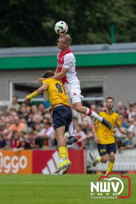 Regio loopt uit om Ajax te zien spelen tegen Stvv op Sportpark Bovenmolen in Oldebroek. - © NWVFoto.nl