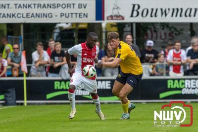 Regio loopt uit om Ajax te zien spelen tegen Stvv op Sportpark Bovenmolen in Oldebroek. - © NWVFoto.nl