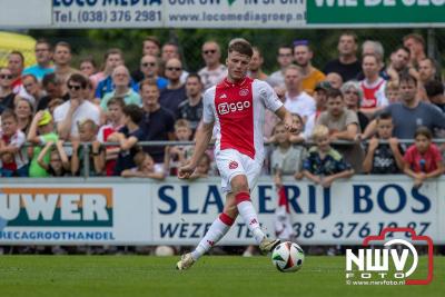 Regio loopt uit om Ajax te zien spelen tegen Stvv op Sportpark Bovenmolen in Oldebroek. - © NWVFoto.nl