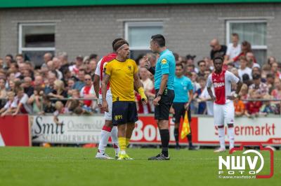 Regio loopt uit om Ajax te zien spelen tegen Stvv op Sportpark Bovenmolen in Oldebroek. - © NWVFoto.nl