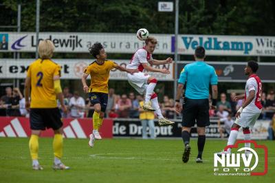 Regio loopt uit om Ajax te zien spelen tegen Stvv op Sportpark Bovenmolen in Oldebroek. - © NWVFoto.nl