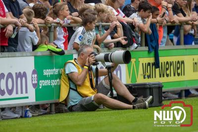 Regio loopt uit om Ajax te zien spelen tegen Stvv op Sportpark Bovenmolen in Oldebroek. - © NWVFoto.nl