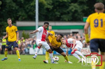 Regio loopt uit om Ajax te zien spelen tegen Stvv op Sportpark Bovenmolen in Oldebroek. - © NWVFoto.nl