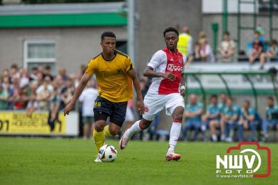 Regio loopt uit om Ajax te zien spelen tegen Stvv op Sportpark Bovenmolen in Oldebroek. - © NWVFoto.nl