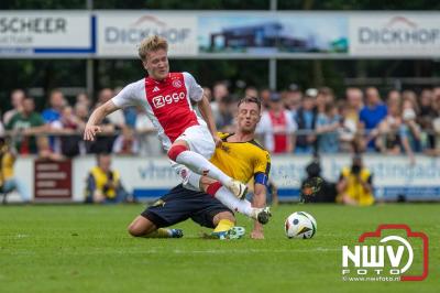 Regio loopt uit om Ajax te zien spelen tegen Stvv op Sportpark Bovenmolen in Oldebroek. - © NWVFoto.nl