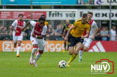 Regio loopt uit om Ajax te zien spelen tegen Stvv op Sportpark Bovenmolen in Oldebroek. - © NWVFoto.nl