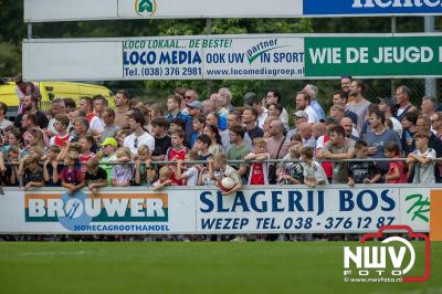 Regio loopt uit om Ajax te zien spelen tegen Stvv op Sportpark Bovenmolen in Oldebroek. - © NWVFoto.nl