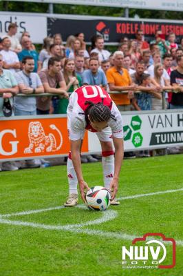 Regio loopt uit om Ajax te zien spelen tegen Stvv op Sportpark Bovenmolen in Oldebroek. - © NWVFoto.nl