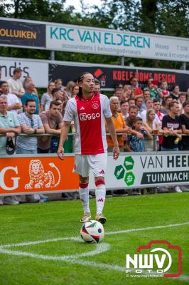 Regio loopt uit om Ajax te zien spelen tegen Stvv op Sportpark Bovenmolen in Oldebroek. - © NWVFoto.nl