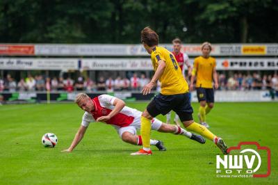 Regio loopt uit om Ajax te zien spelen tegen Stvv op Sportpark Bovenmolen in Oldebroek. - © NWVFoto.nl