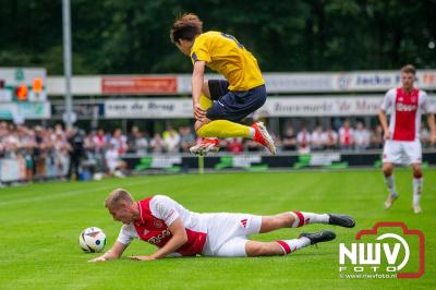 Regio loopt uit om Ajax te zien spelen tegen Stvv op Sportpark Bovenmolen in Oldebroek. - © NWVFoto.nl