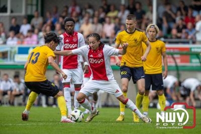 Regio loopt uit om Ajax te zien spelen tegen Stvv op Sportpark Bovenmolen in Oldebroek. - © NWVFoto.nl