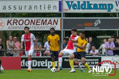 Regio loopt uit om Ajax te zien spelen tegen Stvv op Sportpark Bovenmolen in Oldebroek. - © NWVFoto.nl