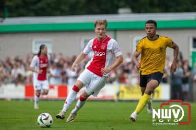 Regio loopt uit om Ajax te zien spelen tegen Stvv op Sportpark Bovenmolen in Oldebroek. - © NWVFoto.nl