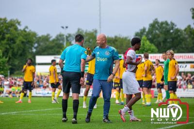 Regio loopt uit om Ajax te zien spelen tegen Stvv op Sportpark Bovenmolen in Oldebroek. - © NWVFoto.nl